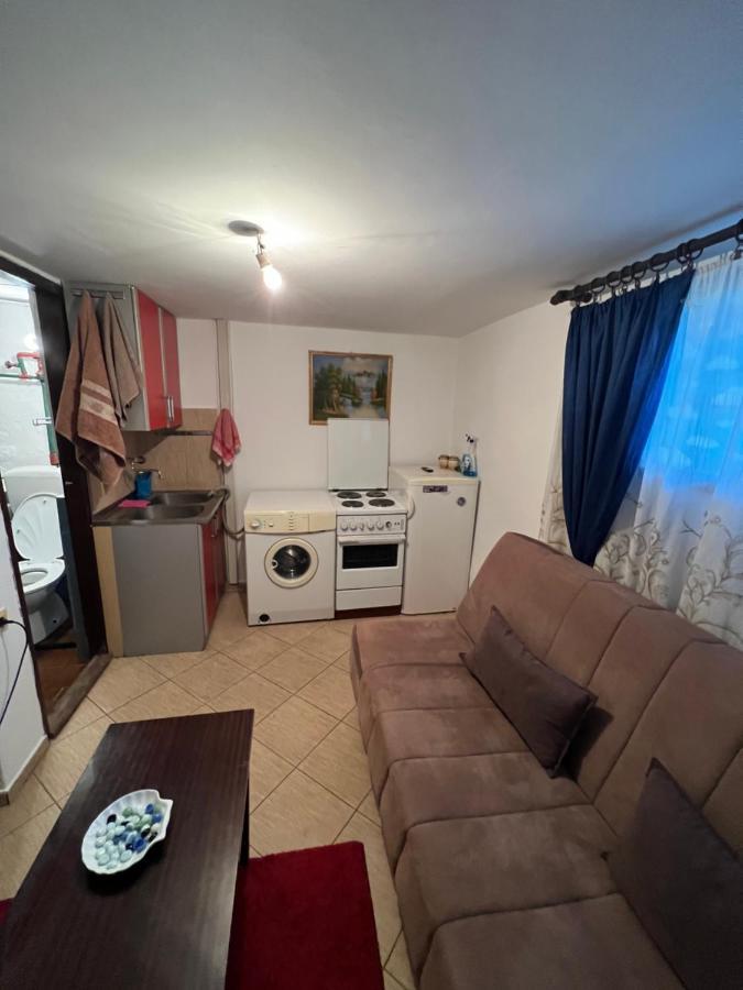 A & A Apartment *