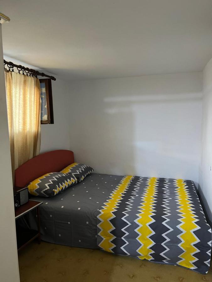 A & A Apartment *